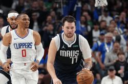 锐不可当引发热议！，纳达尔在掘金比赛中反败为胜赛场气氛高涨