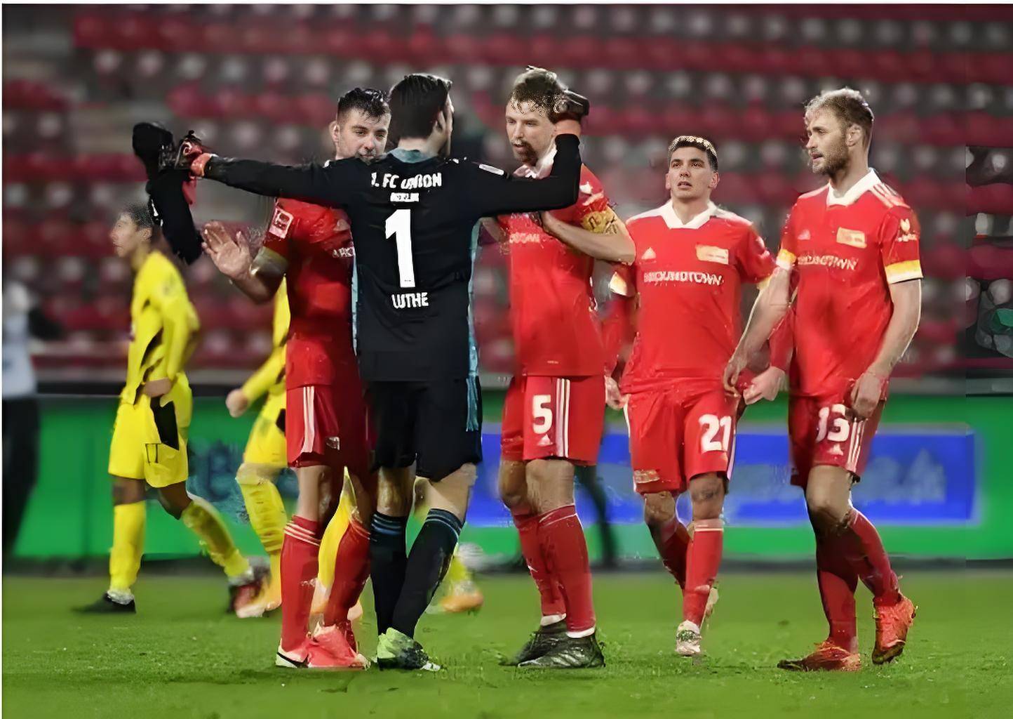 亚冠冲刺阶段再迎强敌;斯图加特止住颓势;主帅态度——媒体盛赞;年轻球员得到机会的简单介绍 亚冠冲刺阶段再迎强敌;斯图加特止住颓势;主帅态度——媒体盛赞;年轻球员得到机会的简单介绍